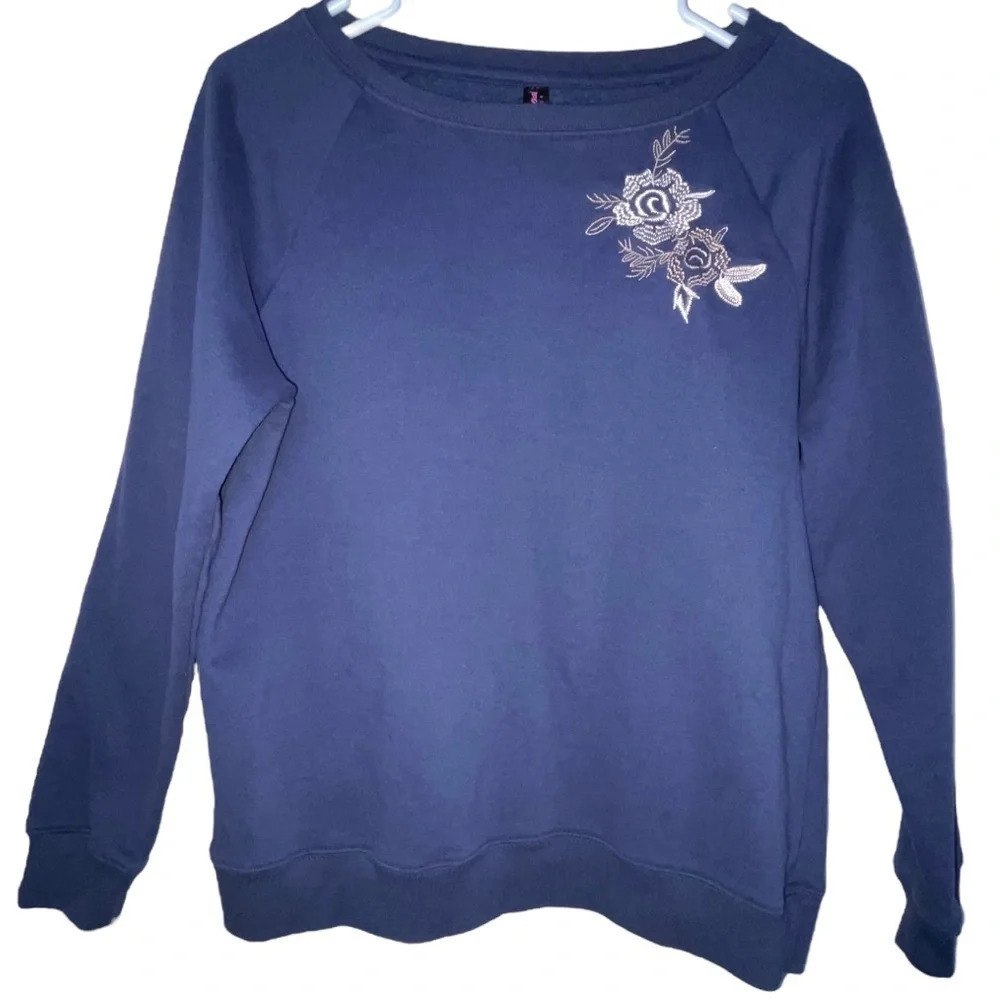 Betsey Johnson Embroidered Floral Fleece Sweatshirt Size Medium Navy Preppy Soft